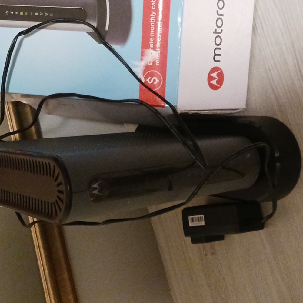 Motorola Black AC1900 WiFi Router - Picture 3 of 10